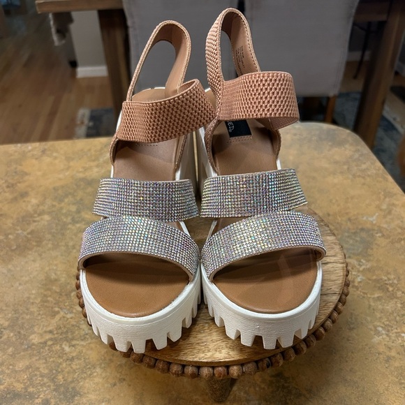 I D Required Platform Funky Sandals - Picture 3 of 10